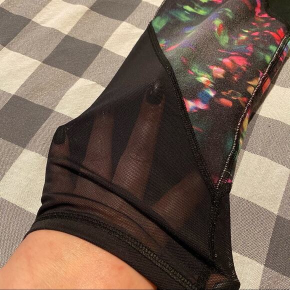 Fabletics Salar Powerhold Mesh Panel Capri Leggings Women's Size Small Black - Picture 7 of 10